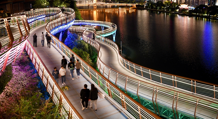 新華社評(píng)論員:擦亮高質(zhì)量發(fā)展的民生底色 ——貫徹落實(shí)全國(guó)兩會(huì)精神